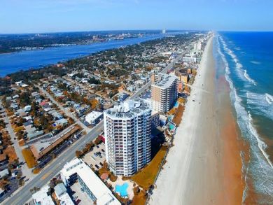 Daytona Beach Vacation Condo Sleeps Six Guests